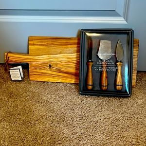Williams Sonoma olivewood board and cheese knife set